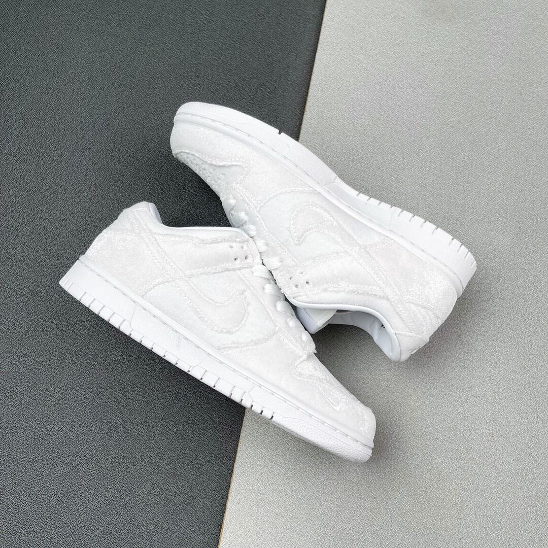 Dunk Low Dover Street Market Triple White Velvet Shoes Sneakers - nk0001911 - Image 4
