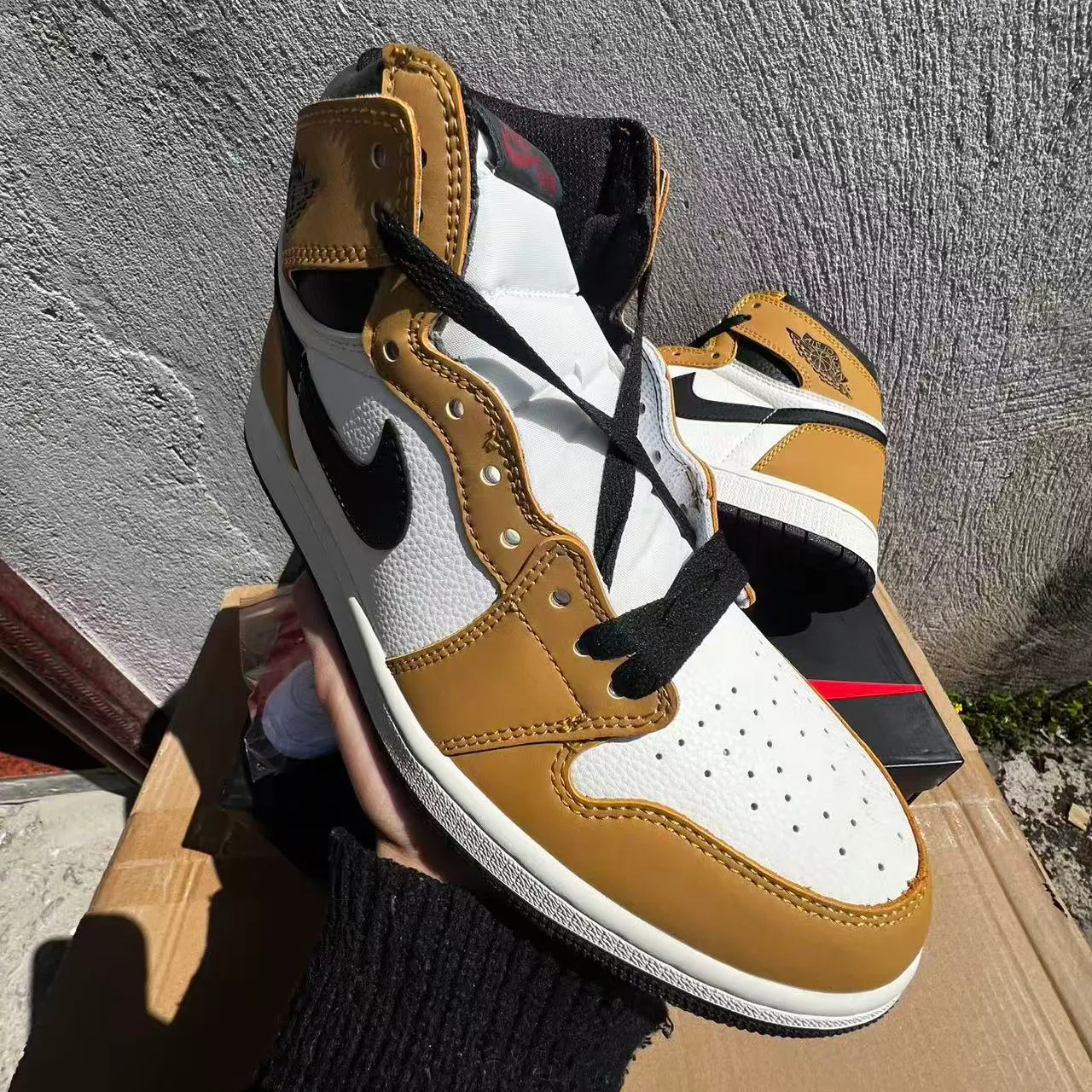 AJ 1 Retro High OG 'Rookie of the Year' Shoes Sneakers – nk0005360 - Image 4
